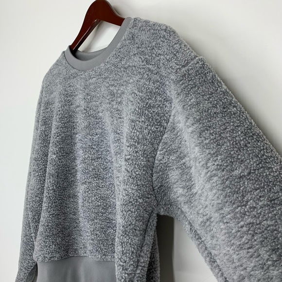 LEVI'S Gray Bucle Teddy Crew Neck Sweatshirt With Contrast Hem Size Small - Picture 5 of 16